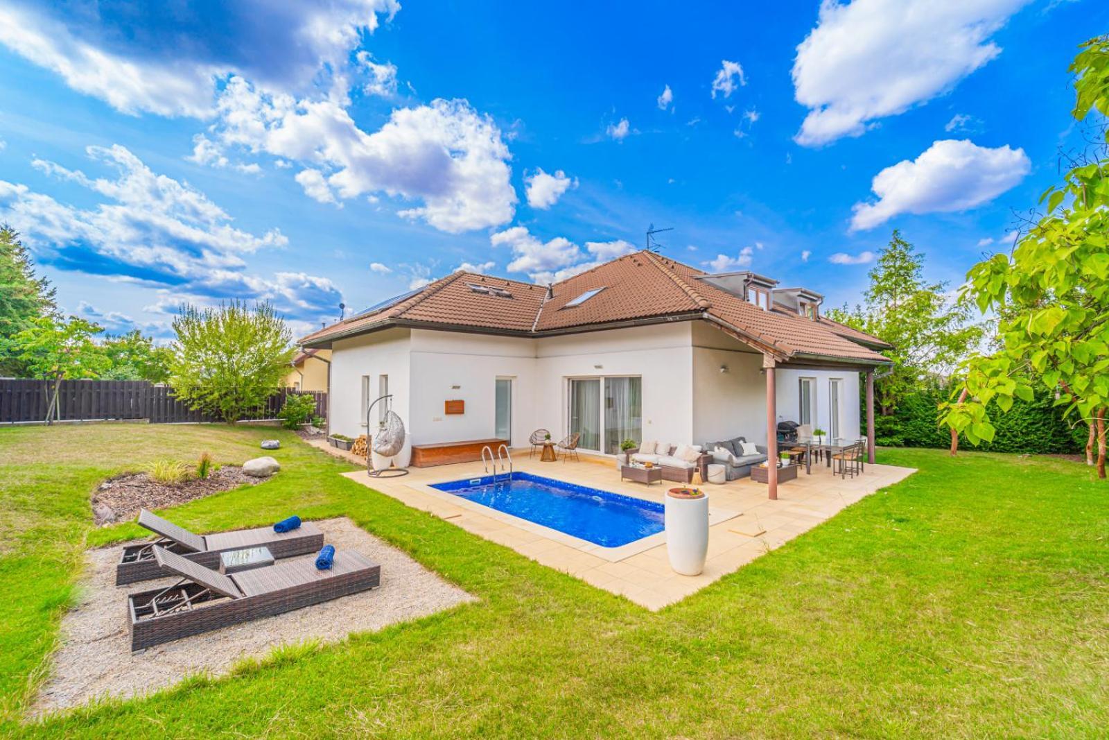 Vila Sara S Bazenem A Infrasaunou Na Kraji Prahy Zbuzany Exterior foto
